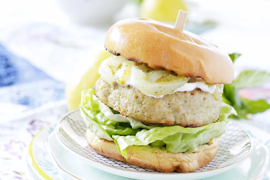 lemon-pesto-turkey-burgers